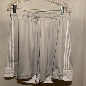 ADIDAS men XL never worn NEW w/ TAGS, lt grey football basketball soccer shorts